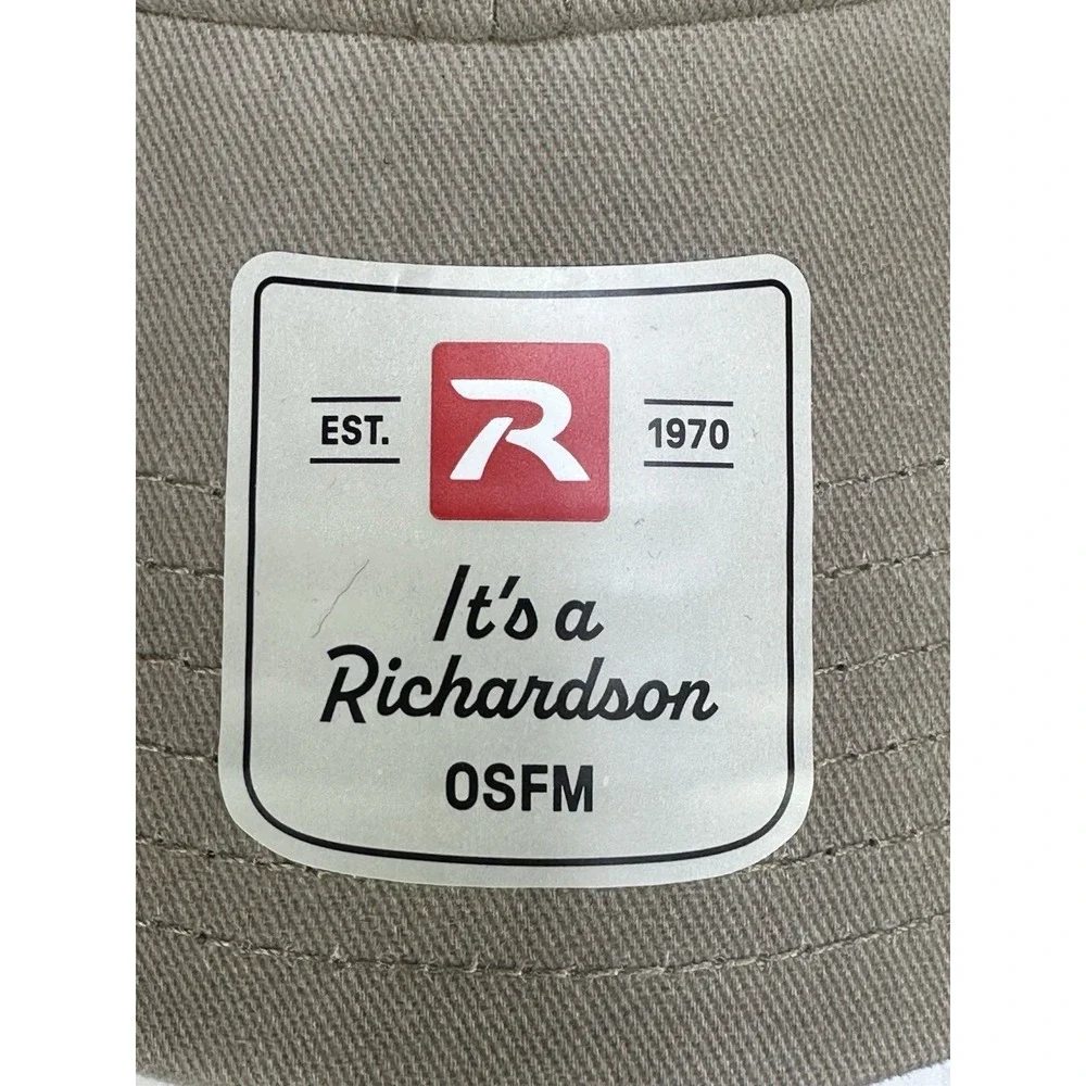 It's A Richardson OSFM Model 326 Smart Comfortable Baseball Cap Model Behavior